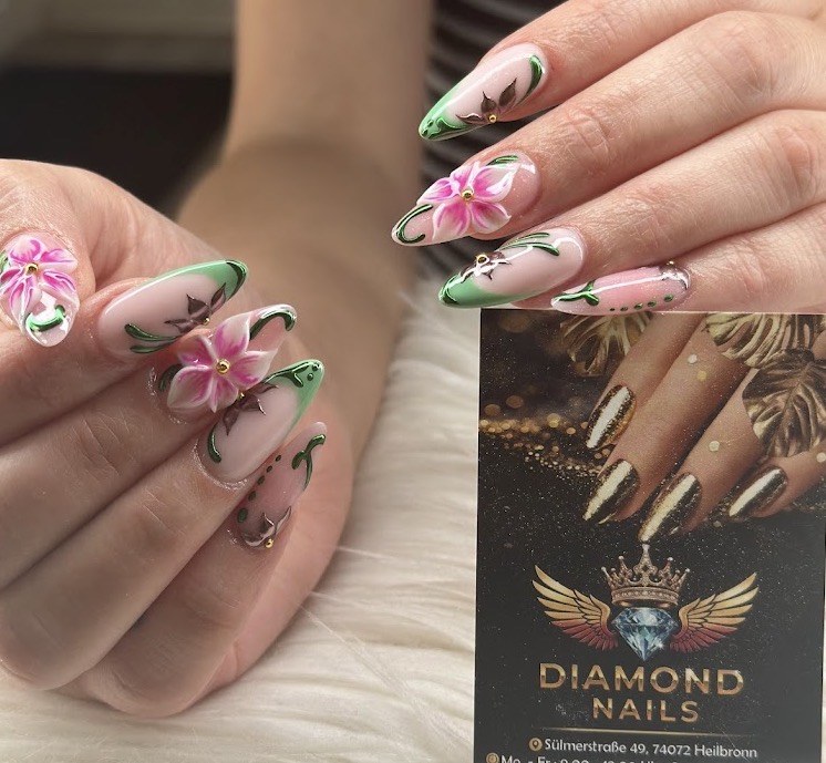 Florales Nageldesign von Diamond Nails