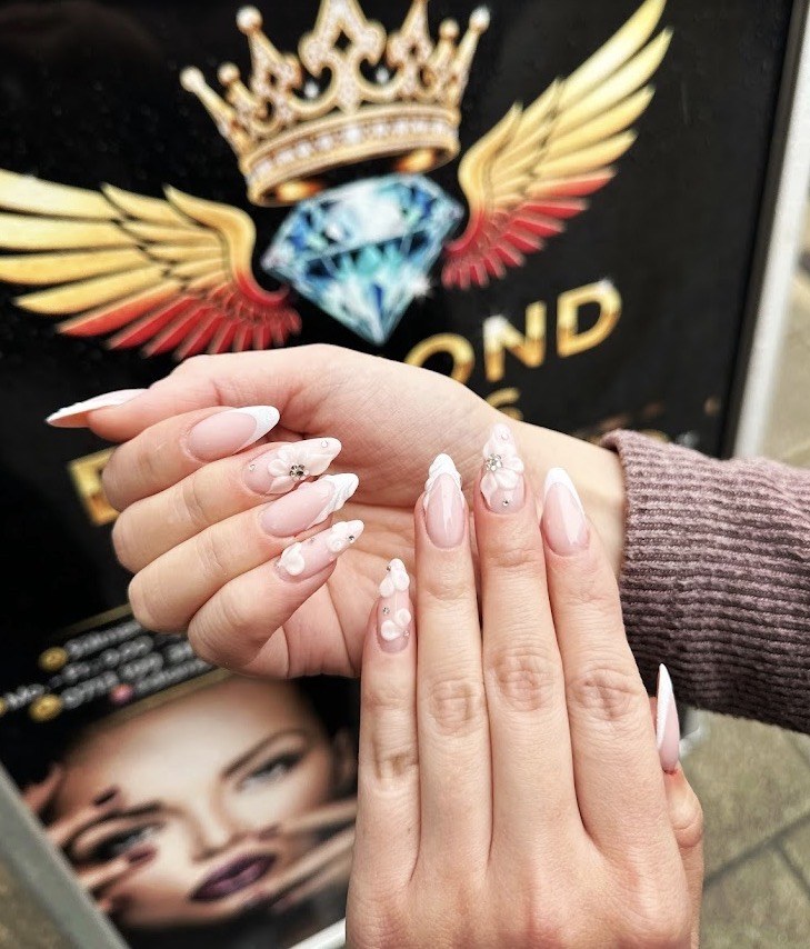 Weiße French Nails von Diamond Nails Heilbronn
